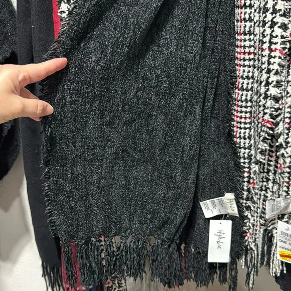 NWT Style & Co
Women's Fringe-Trim Chenille Scarf Black - Picture 3 of 4
